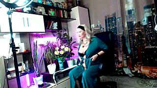 I am Aimee, the hot milf queen of married cocksuckers, lovin' every momment