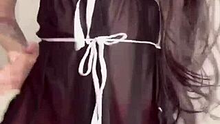 跳舞美女秀火辣曲线和大奶