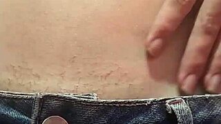 essa novinha puta mostra buceta peluda na rua