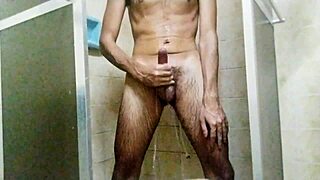 jerking off in bath feels so damn good