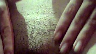 essa novinha puta mostra buceta peluda na rua