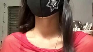 Indian Girl in Steamy Live Sex Video