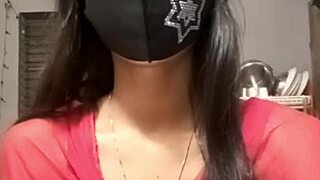 Indian Girl in Steamy Live Sex Video