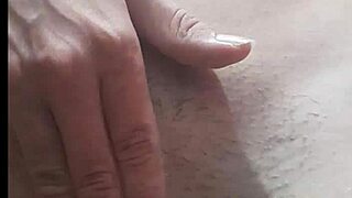 essa novinha puta mostra buceta peluda na rua