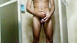 jerking off in bath feels so damn good