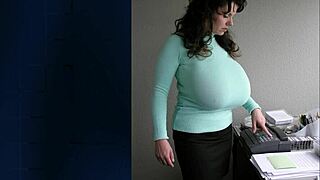 i admire huge boobs on bbw chubby milfs