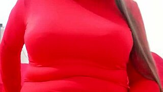 Hey, watch this juicy blonde milf show off huge lips in solo play