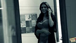 Guy Licks Her Pussy Then Cums on Pretty Face