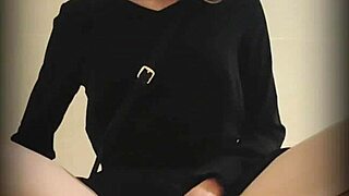 台湾人妖在公共场合独自喷射