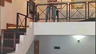 和拉丁闺蜜为大屌一起猛撸