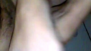 Foot job makes her cum on sexy pussy!