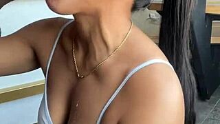 拉丁棕发夫妇玩巨屌口爆和极品打手枪