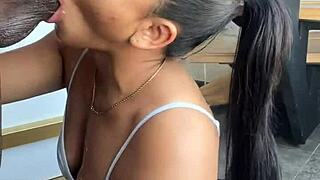 拉丁棕发夫妇玩巨屌口爆和极品打手枪