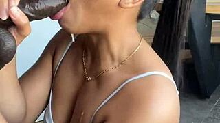 拉丁棕发夫妇玩巨屌口爆和极品打手枪