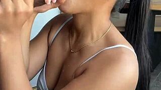 拉丁棕发夫妇玩巨屌口爆和极品打手枪