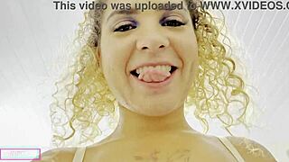 minha buceta está toda molhadinha right now