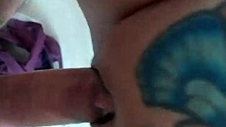 Putting the dick in the pussy with tattoos all over
