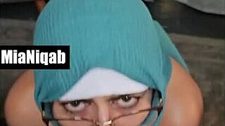 Mia in niqab gets wild with deepthroat fetish!