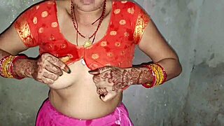 Seductive Bhabhi Pees in Bathroom with Hindi Dirty Talk