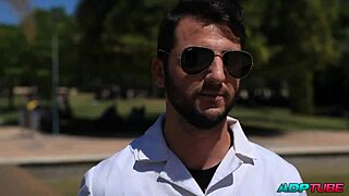 饥渴大学生骚货湿紧穴狂野大战