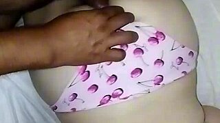 Primera vez por atras despues del colegio descansa y me agarra por atras casero amateur latina