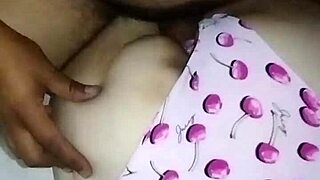 Primera vez por atras despues del colegio descansa y me agarra por atras casero amateur latina