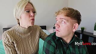 Family trip turns wild with Dee Williams in taboo bed action