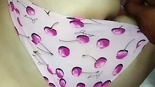 Primera vez por atras despues del colegio descansa y me agarra por atras casero amateur latina