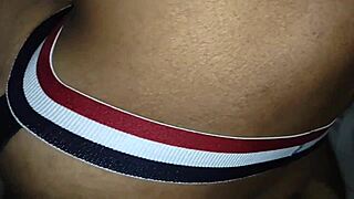 拥挤地铁帅哥抓屌回家干一下午