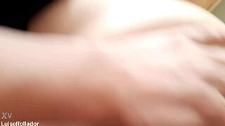 房间里被美女拉丁人妻Nena美味鸡巴唤醒