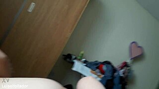 房间里被美女拉丁人妻Nena美味鸡巴唤醒