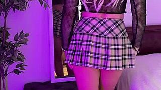 Hot milf tears her nylon tights!