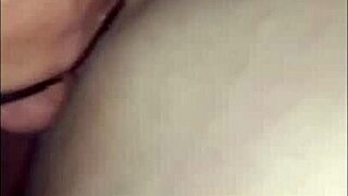 Pauzudo Fude a Gostosa Mais Pede Pra Esfregar o Pau no Cu Dele