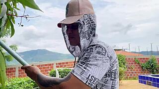 Yo, estoy follando a la hijastra de mi patrón ahora!