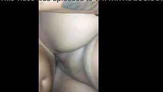 Pauzudo Fude a Gostosa Mais Pede Pra Esfregar o Pau no Cu Dele