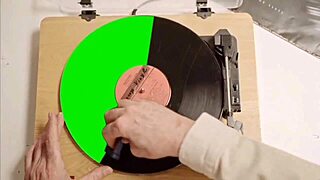 this huge ass milf makes me cum with her big tits