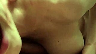 Bodybuilder Licks Cock in Homemade Threesome Cumshot