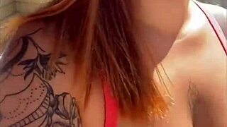 Ruiva Rabuda Flashes Swollen Pussy in Live Exhibition