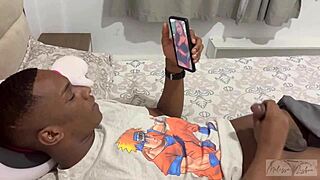 撸管看性感继母紧屁眼来操！