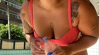 Ruiva Rabuda Flashes Swollen Pussy in Live Exhibition