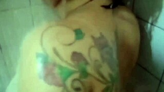 fiz um boquete no meu marido ele gozou muito e apagou e depois sai pra balada pra chupar outras pica e leva gozada na cara