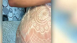 Does Webcam Girl Vikusik22a Want Sex While Fingering Her Pussy?