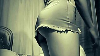 muscular milf exhibitionist in sneakers