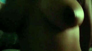 tetas grandes naturales cabalgando vaquera para no escuchar vecinos