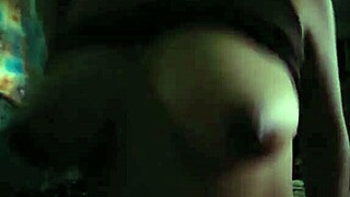 tetas grandes naturales cabalgando vaquera para no escuchar vecinos