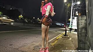 Tranny se saca la verga en el cablebus exhibit