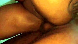 Peguei A Gostosa De Surpresa No Banho Com Monstro Cock