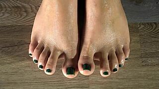 Latina barefoot feet tickling colombian fingering oiled interracial amateurs sexy, cleaning her feet with damp cloth?