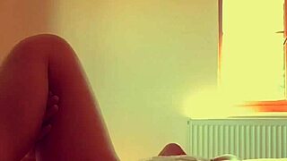 British MILF Lilithalgol’s solo session with squirting pussy action