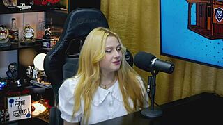 Ninfeta Viamms Rates Ruan's Shaft During First-Time Brazilian Teen Massage!